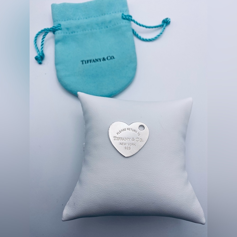 🌷TIFFANY & Co 925 MEDIUM HEART CHARM